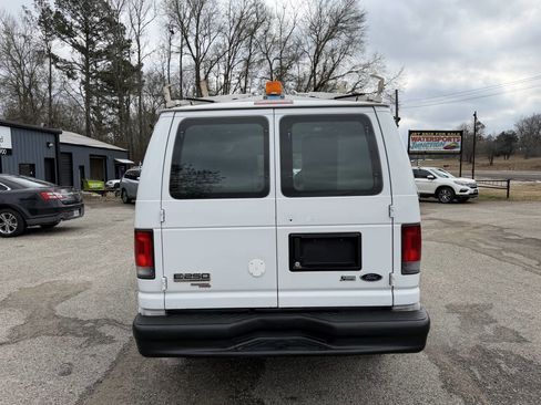 Used 2014 Ford E-250 and Econoline 250 w/ Power Group image 3