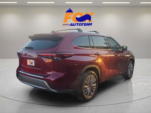 New 2026 Toyota Highlander Platinum image 5