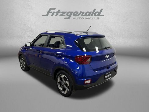 Used 2025 Hyundai Venue Limited FWD image 3