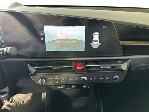 Used 2024 Kia Niro EX image 22