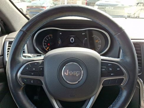 Used 2019 Jeep Grand Cherokee Laredo AWD/4WD image 19