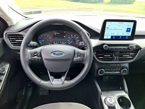 Used 2022 Ford Escape SE w/ Convenience Package AWD/4WD image 2