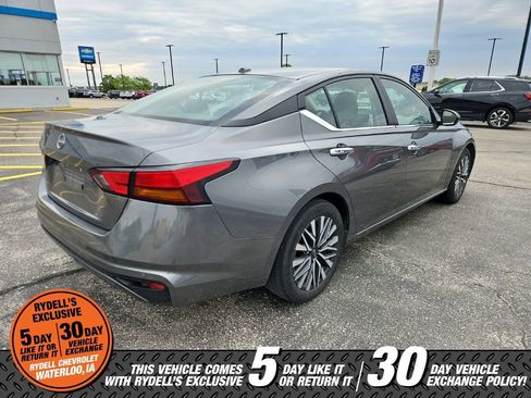 Used 2025 Nissan Altima 2.5 SV FWD image 3