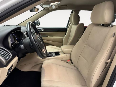 Used 2020 Jeep Grand Cherokee Laredo image 9