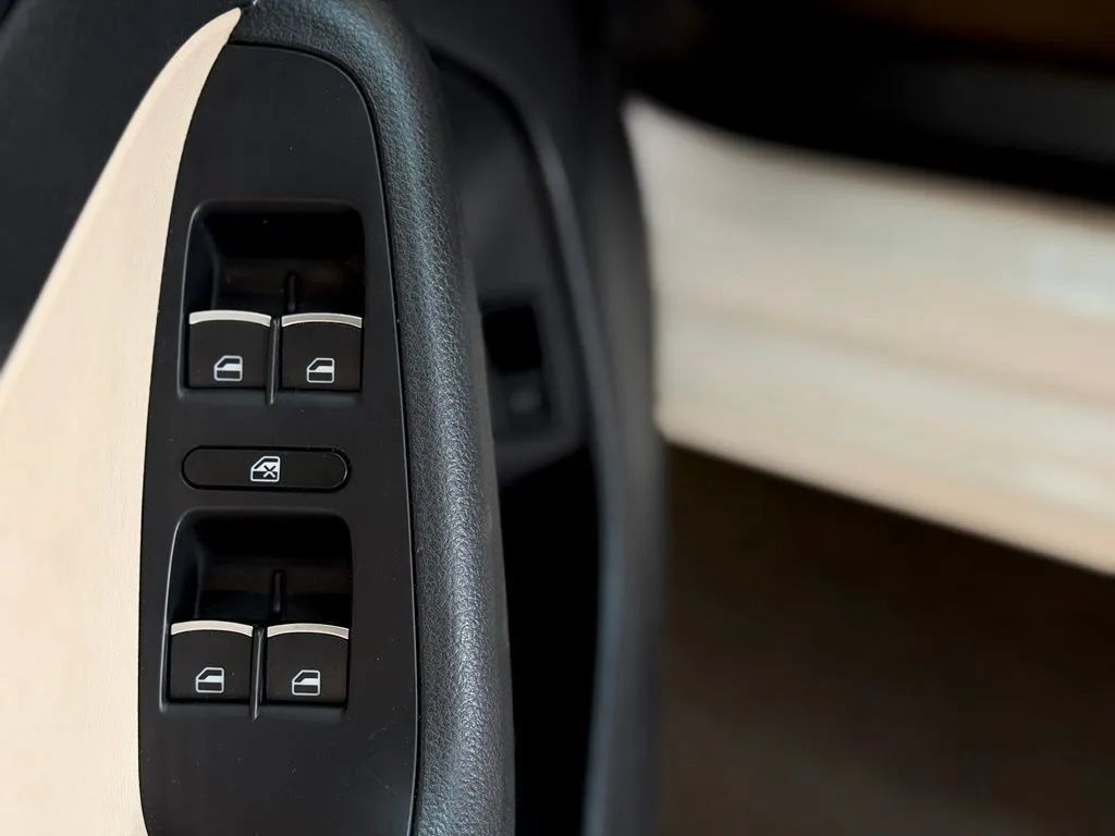 Used 2014 Volkswagen Jetta TDI FWD image 30