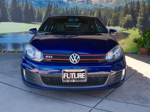 Used 2011 Volkswagen GTI 4-Door FWD image 2