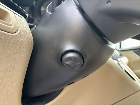 Used 2017 Cadillac XT5 FWD image 48