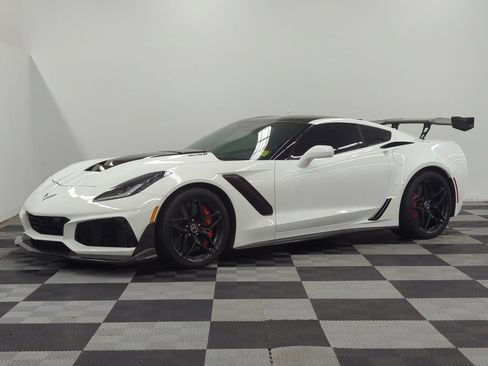 Used 2019 Chevrolet Corvette ZR1 RWD image 3