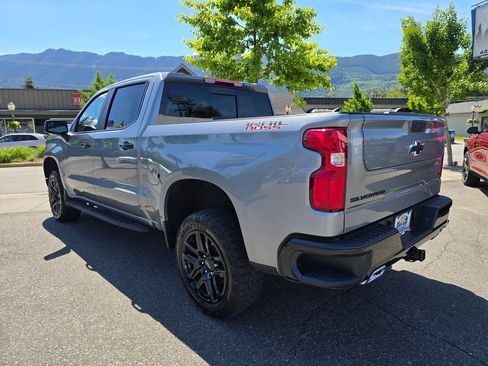 Used 2025 Chevrolet Silverado 1500 LT Trail Boss w/ Convenience Package II AWD/4WD image 4