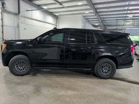 Used 2022 GMC Yukon XL SLE AWD/4WD image 5