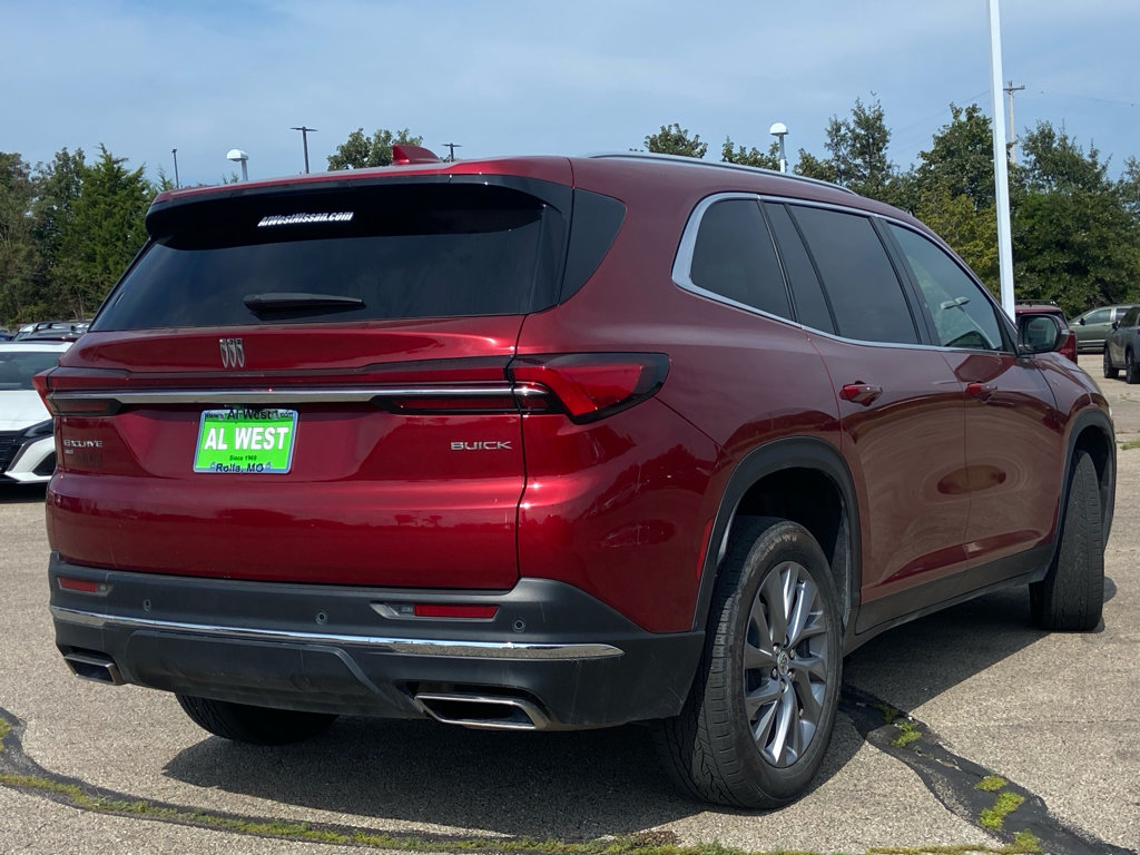 Used 2025 Buick Enclave Preferred AWD/4WD image 3