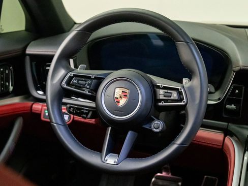 Used 2024 Porsche Panamera image 10