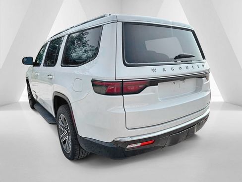 Used 2024 Jeep Wagoneer Series II w/ Flexible Seating Group AWD/4WD image 5