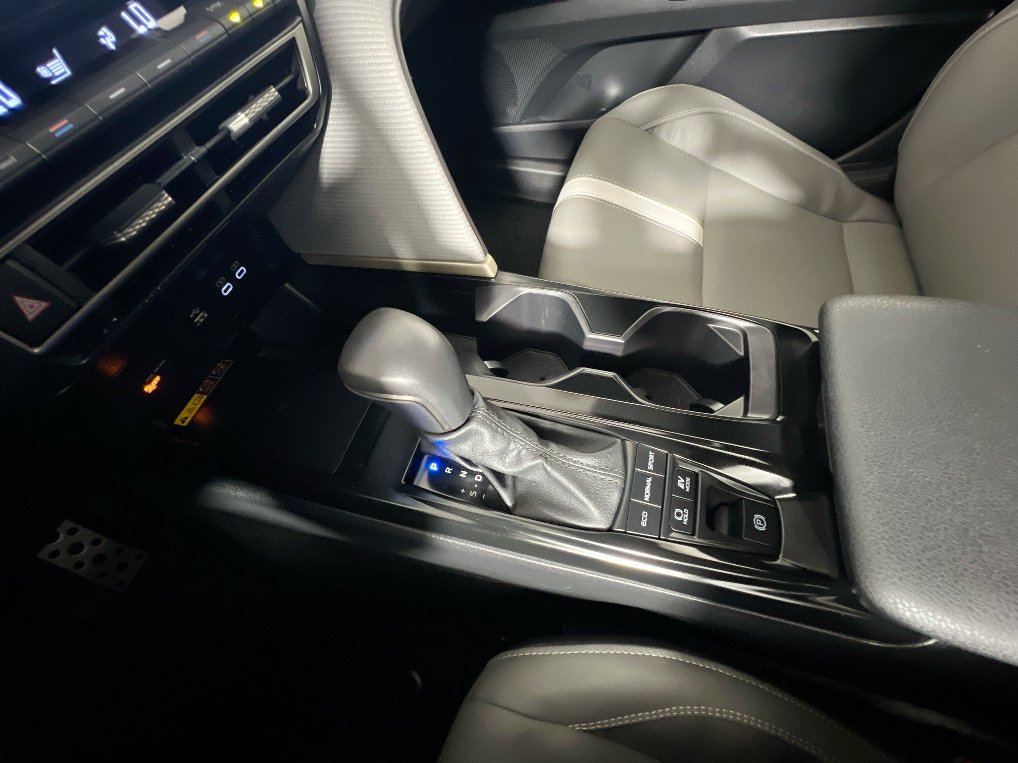 Used 2026 Toyota Camry SE w/ Convenience Package FWD image 25