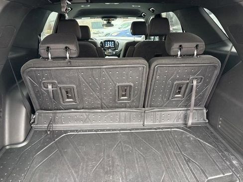 Used 2023 Chevrolet Traverse LT image 36