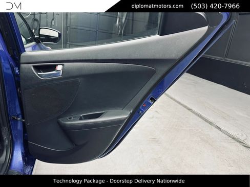 Used 2014 Hyundai Veloster w/ Technology Package 03 FWD image 25