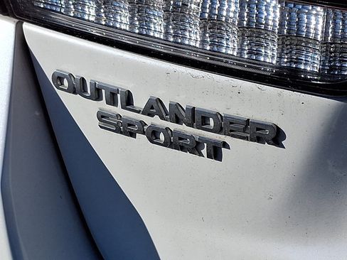 Used 2021 Mitsubishi Outlander Sport SE image 8