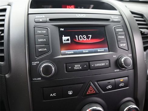 Used 2013 Kia Sorento LX w/ Convenience Pkg image 34