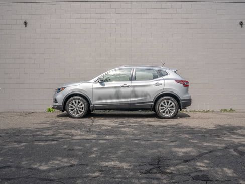Used 2020 Nissan Rogue Sport SV w/ All-Weather Package AWD/4WD image 2