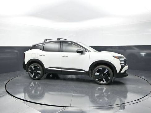 New 2026 Nissan Kicks SR FWD image 6