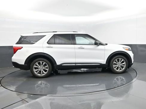 Used 2023 Ford Explorer Limited w/ Equipment Group 301A AWD/4WD image 4