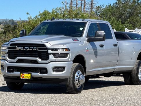 New 2026 RAM 3500 Big Horn AWD/4WD image 9