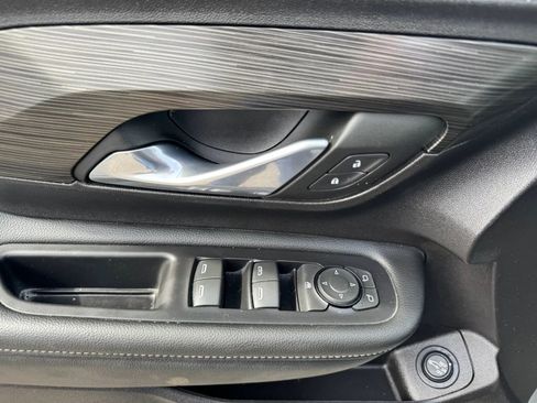 Used 2024 GMC Terrain SLE w/ Driver Convenience Package image 17