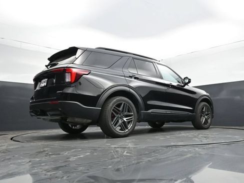 Used 2025 Ford Explorer ST-Line w/ ST-Line Street Pack AWD/4WD image 57