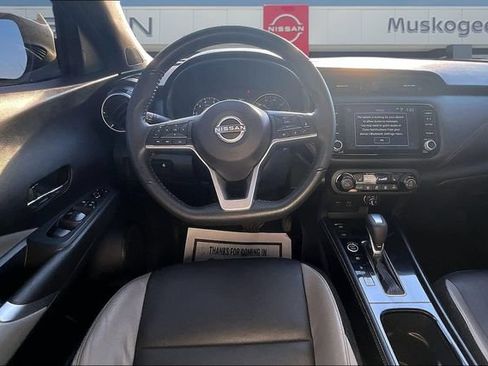 Used 2023 Nissan Kicks SR w/ SR Premium Package FWD image 8