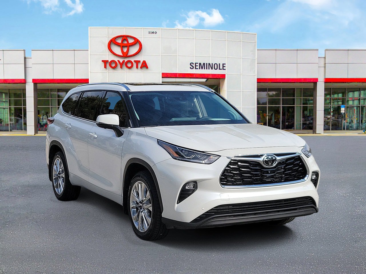 Used 2026 Toyota Highlander Limited AWD/4WD image 2