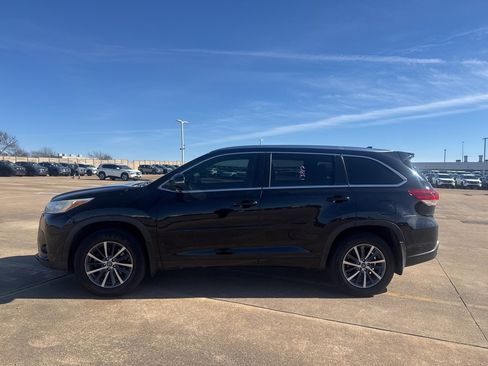 Used 2018 Toyota Highlander XLE image 7