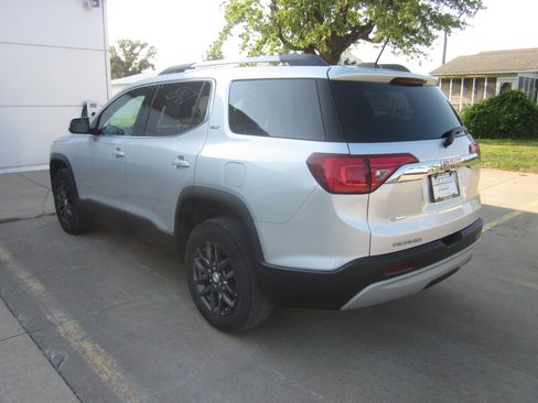 Used 2018 GMC Acadia SLT FWD image 4