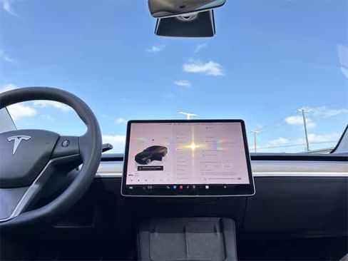 Used 2023 Tesla Model 3 Standard Range image 30