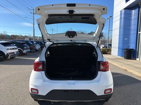 Certified 2025 Hyundai Venue SE image 33