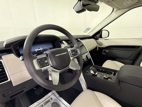 Certified 2025 Land Rover Discovery S image 14