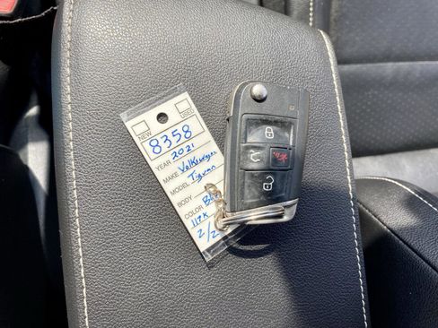 Used 2021 Volkswagen Tiguan SEL image 31