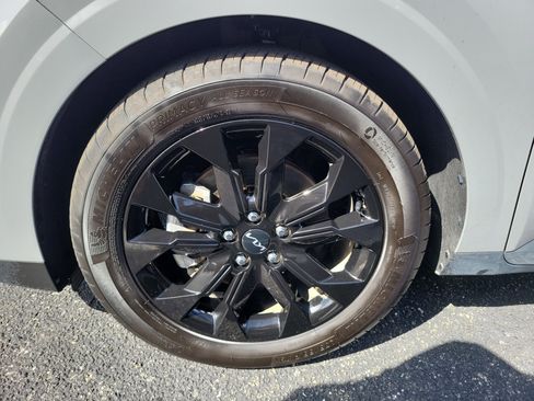 Used 2023 Kia Carnival SX Prestige image 7