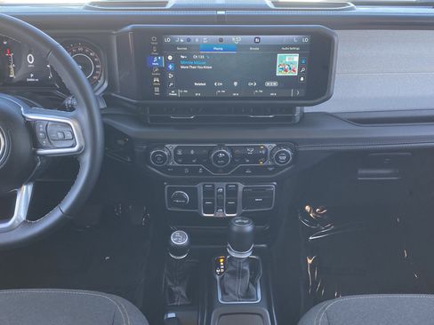Certified 2025 Jeep Wrangler Unlimited Sahara AWD/4WD image 18