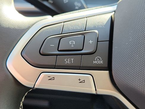 New 2026 Volkswagen Tiguan SE FWD image 18