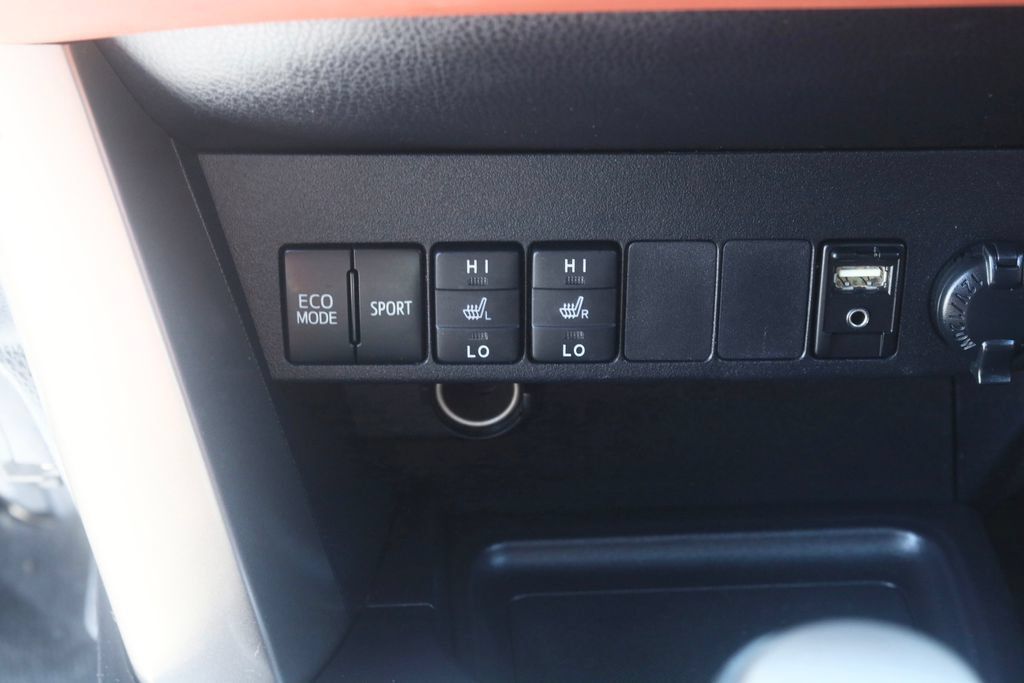 Used 2015 Toyota RAV4 Limited AWD/4WD image 5