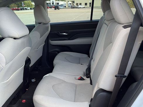 Used 2025 Toyota Grand Highlander FWD image 6