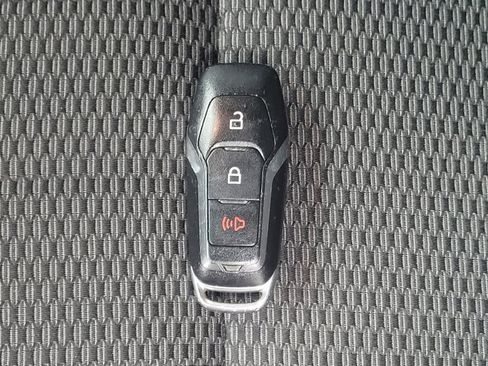 Used 2016 Ford Explorer XLT AWD/4WD image 32