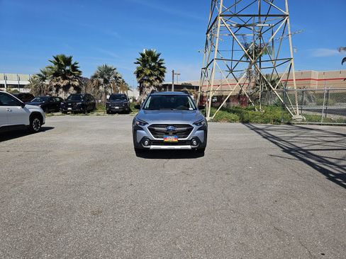 Used 2023 Subaru Outback Limited image 2