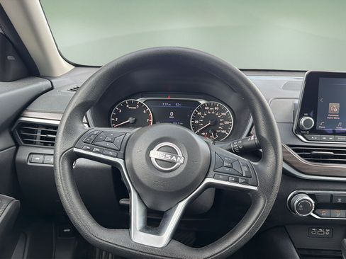 Certified 2024 Nissan Altima 2.5 SV FWD image 9