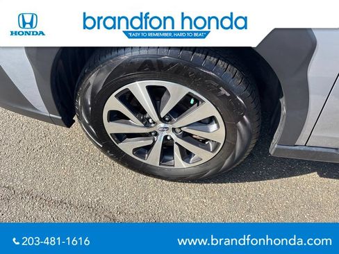 Used 2025 Subaru Outback AWD/4WD image 31