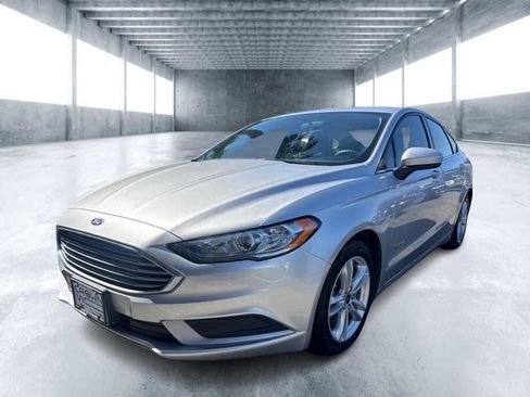 Used 2018 Ford Fusion SE FWD image 1