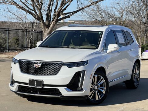 Used 2021 Cadillac XT6 Premium Luxury w/ Platinum Package image 2