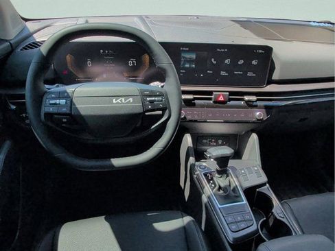New 2026 Kia Sportage EX FWD image 17