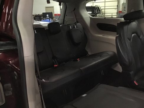 Used 2020 Chrysler Pacifica Touring-L Plus w/ Advanced Safetytec Group image 27
