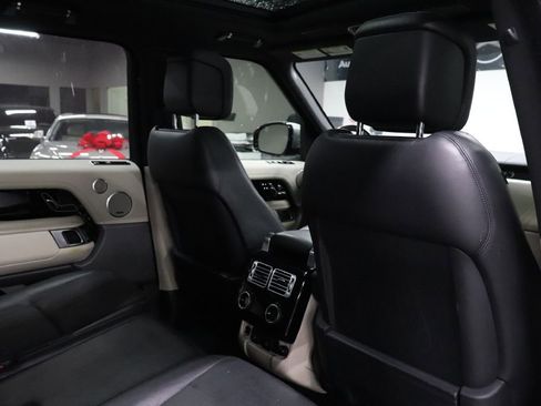 Used 2020 Land Rover Range Rover HSE image 21